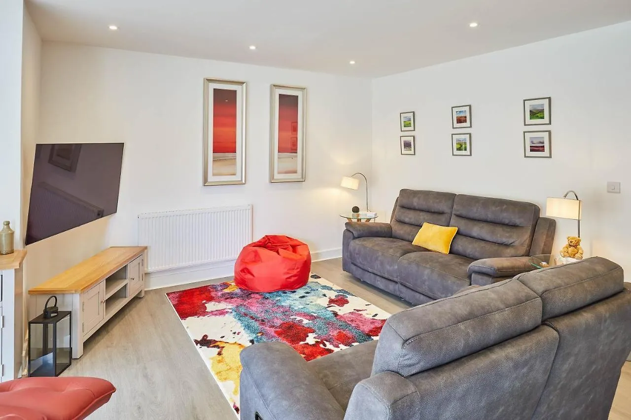 Apartment Host & Stay - Even Keel Whitby